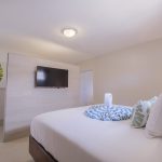 Banana's Oceanfront Suite - Bedroom