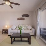 Banana's Oceanfront Suite - Living Room