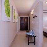 Banana's Courtyard Suite - Hallway To Bedroom